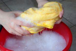 Entretien d'une véranda avec un chiffon doux Entretien d'une véranda avec un chiffon doux